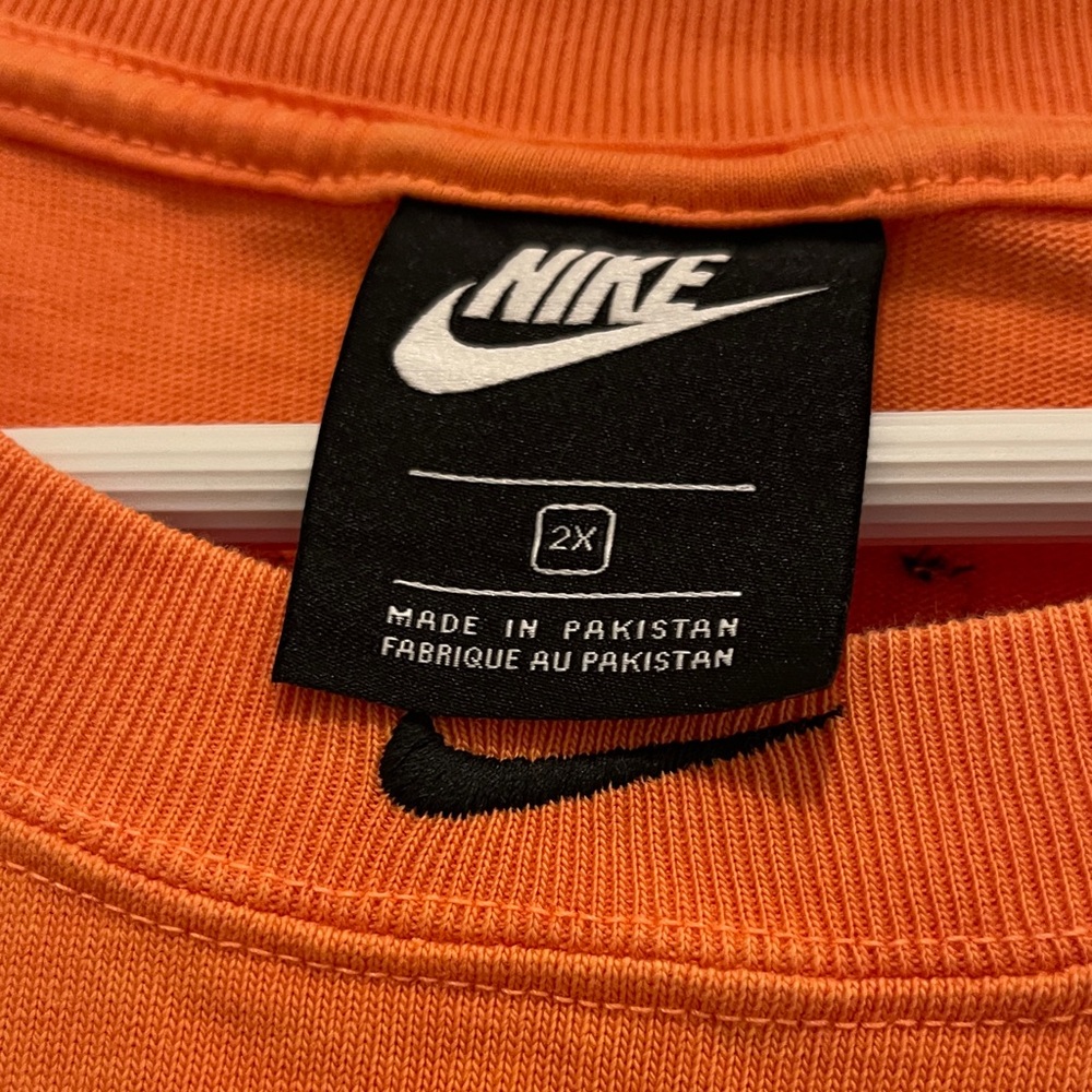 NWOT...Nike Women's Bright Orange Sleeveless Muscle Tank - Picture 2 of 4